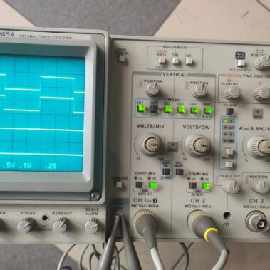 Oscyloskop Tektronix 2245A