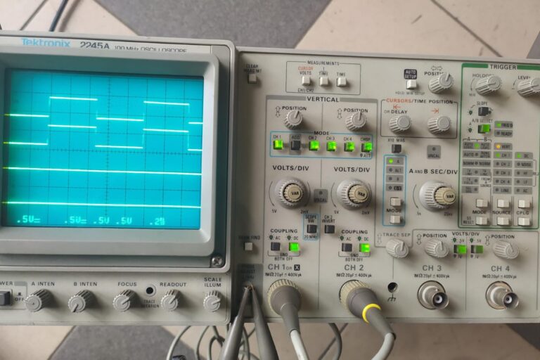Oscyloskop Tektronix 2245A