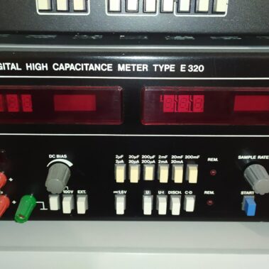 Miernik dużych pojemności kondensatorów Meratronik E320